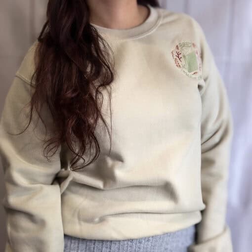 Cozy_Readers_Club_Sweater_angezogen_04.jpg